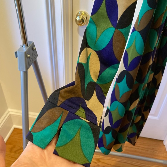 Retro print, multi-color wrap dress.  Polyester.  Size 6 - Picture 3 of 6